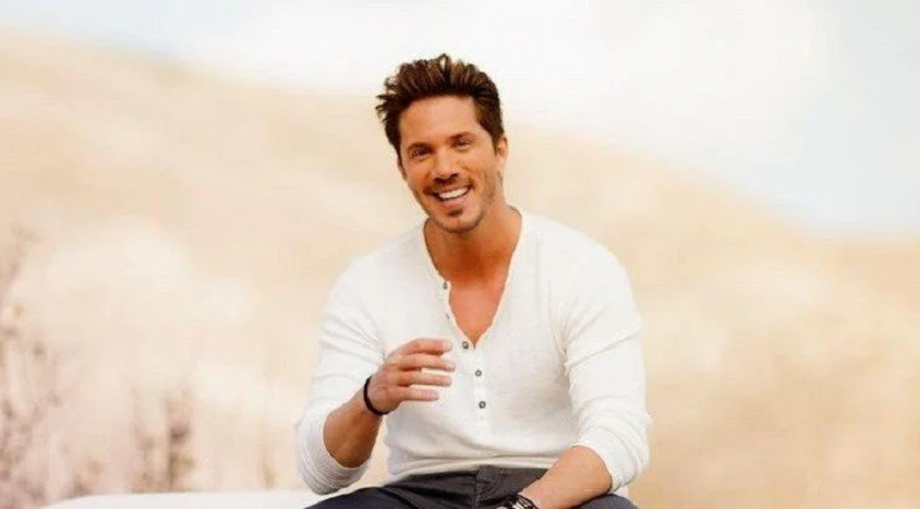 Νίκος Οικονομόπουλος: Ekptotos Aggelos Summer Tour 2024