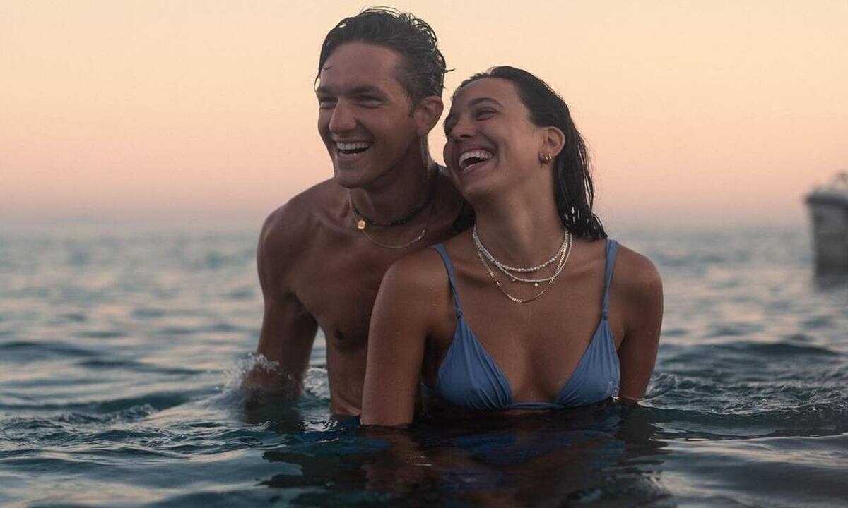 Μιχαήλ Ταμπακάκης - Σάντυ Χατζηϊωάννου: Για διακοπές στην Τήνο το ζευγάρι