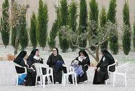 Ξέφρενα, χαϊμαλιά και σανδάλια…