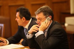 «Σβούρα» ο Βούρος γυρίζει και τελικά... ψηφίζει