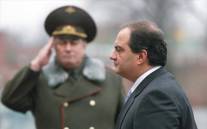 Ρώσους φρουρούς έχει ο Καραμανλής!!!