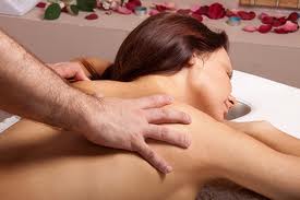 Μασάζ με βαζελίνη ή γάλα…