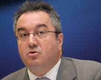 «Πήραν από τα μούτρα» το Μόσιαλο στο καφενείο της Βουλής!