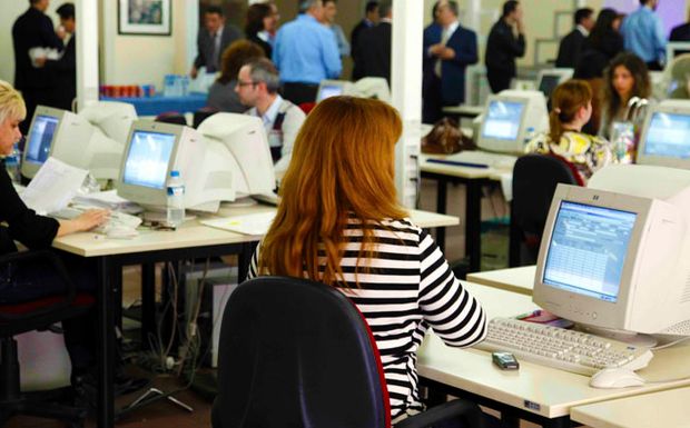 "Άρση μονιμότητας και χιλιάδες απολύσεις"