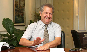 Ο Οικονόμου προανήγγειλε γελώντας και νέα μέτρα!