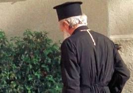 Ο παπάς… είχε και ερωμένη!