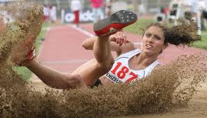 Υπερβαίνω τα εσκαμμένα