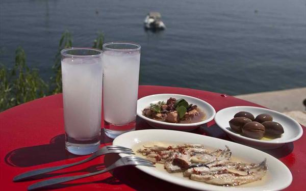 «Αφήστε τους να φάνε μπακλαβά»