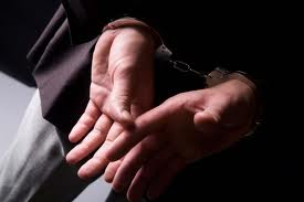 Χειροπέδες σε πρώην εκδότη περιοδικών