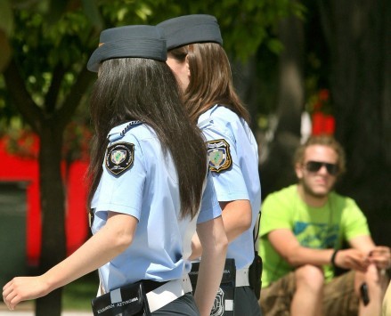 Κάστινγκ ένστολων γυναικών για το… Μέγαρο