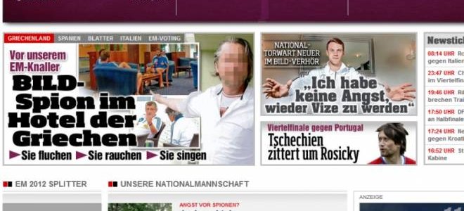 Bild: «Ο μανιώδης καπνιστής Σάντος και ο μαλάκας Καραγκούνης»