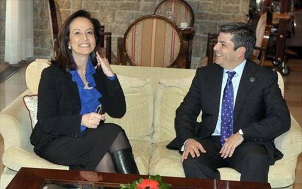 Έξαλλη η Διαμαντοπούλου με...Παπαθεοδώρου!