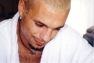 Ο Ντέμης... έβαψε τα μαλλιά του κίτρινα!!!