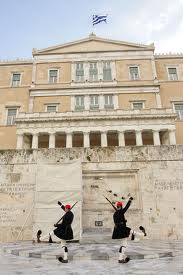 Τους έπιασαν με όπλα στη Βουλή!