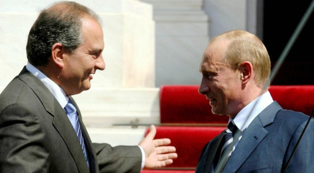 Έτσι  ανέτρεψαν τον Καραμανλή…