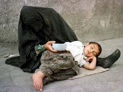 SOS: Παιδιά στο δρόμο, παιδιά σε ανάγκη, όλοι μαζί μπορούμε να κάνουμε κάτι...