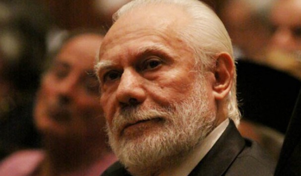 Ο Κυριακίδης το... έσκασε στη Λατινική Αμερική ντυμένος παπάς!