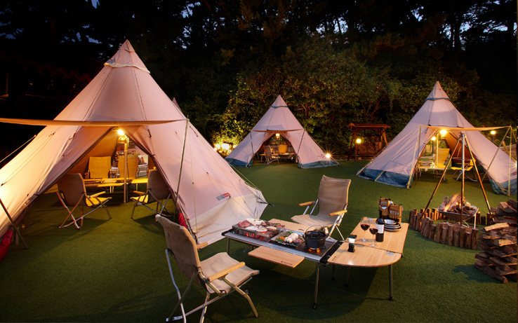 Ο Τσίπρας πάει camping... δωρεάν!!!