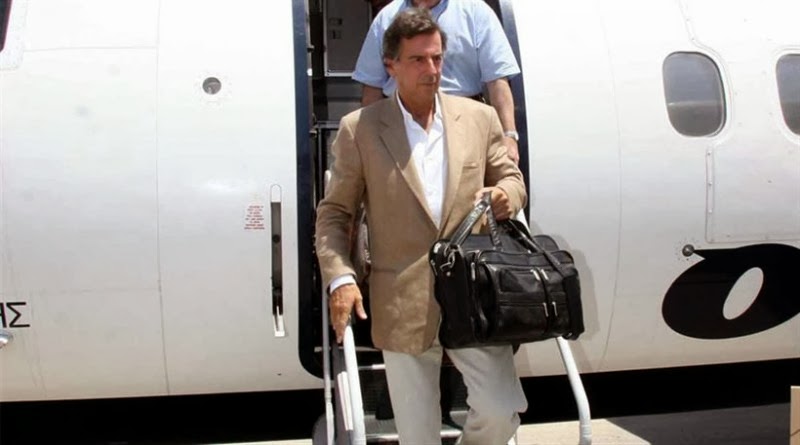 Ο mamacita Λιάπης κάτω από το δέντρο περιμένει... (βίντεο)