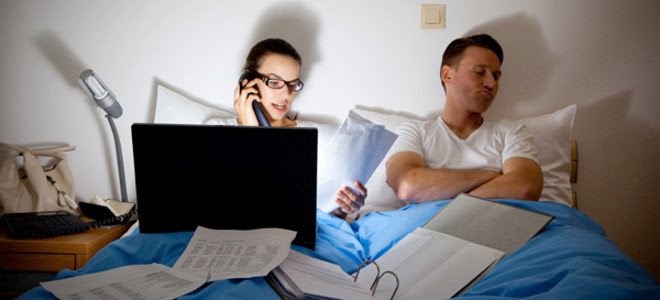 Στη Γαλλία οι εργαζόμενοι μπορούν και με το νόμο να ρίχνουν «πόρτα» στους εργοδότες μετά τις 18.00!!!