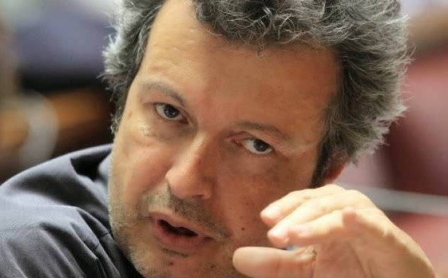 Ο Τατσόπουλος έχει πολιτική άποψη... που σε στέλνει αδιάβαστο!!!
