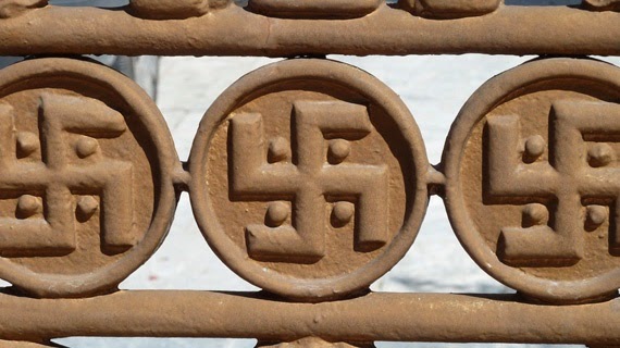 Ελληνικό Μουσείο έχει τη Σβάστικα, στην είσοδό του!!! (video)