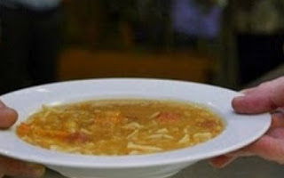 Κρυφά στα συσσίτια Έλληνες ηθοποιοί!!!