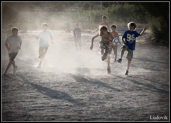 Οι 10 κανόνες του ποδοσφαίρου της αλάνας όταν ήμασταν μικροί!!!