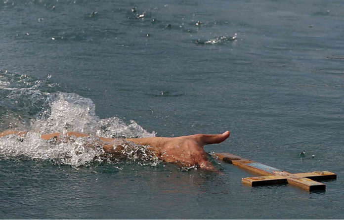 Με χαρτί γιατρού θα βουτήξουν οι πιστοί στα Θεοφάνεια…