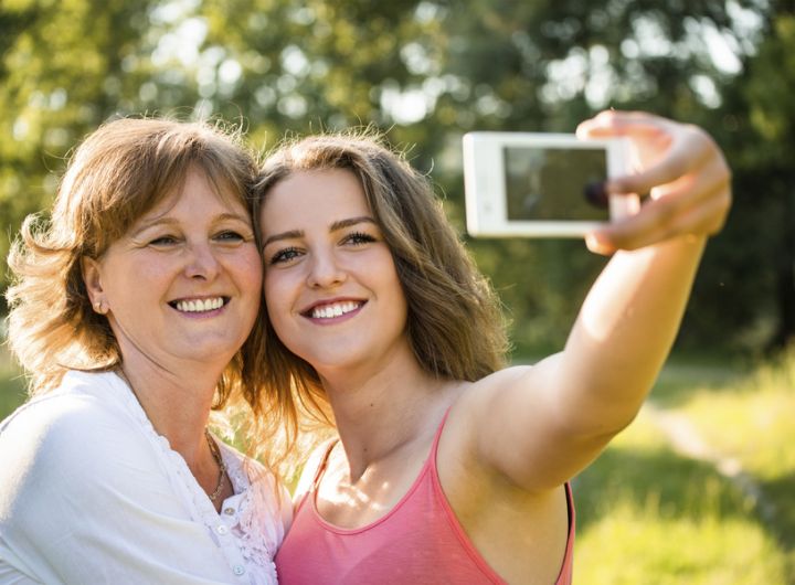 Οι παθήσεις που «περνούν»  από τη μητέρα στην κόρη…