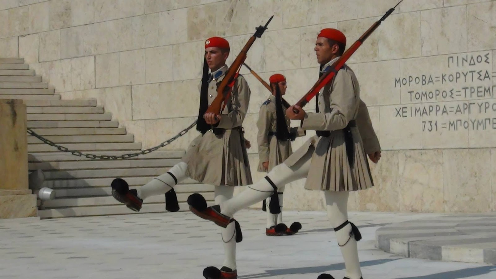 14 αλλαγές φρουράς που πρέπει να δείτε…