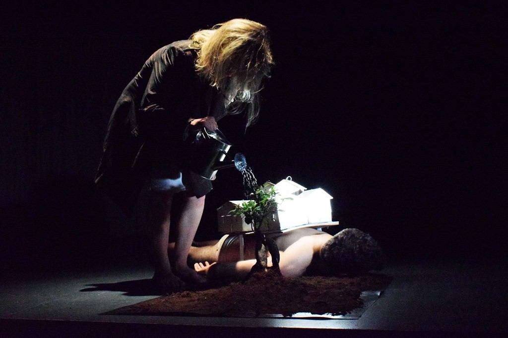 «Περί σώματος...» στο θέατρο OLVIO