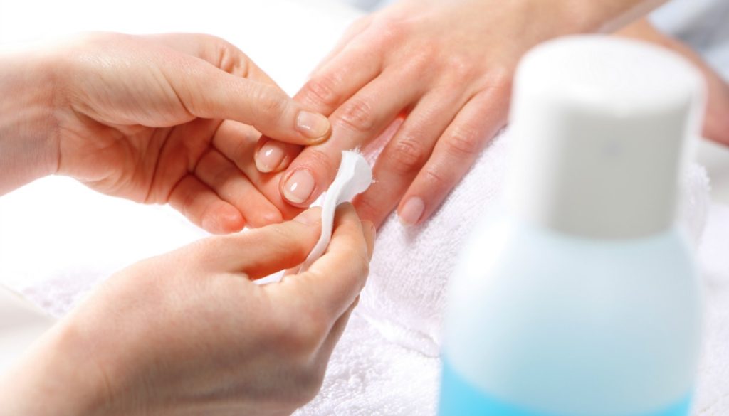 10 πράγματα που μπορείς να κάνεις με το ασετόν και δεν τα ήξερες