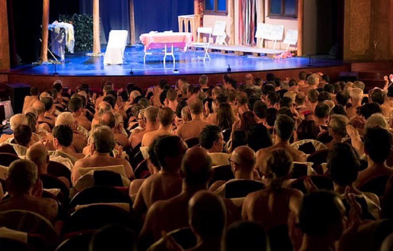 Θέατρο με γυμνούς ηθοποιούς…