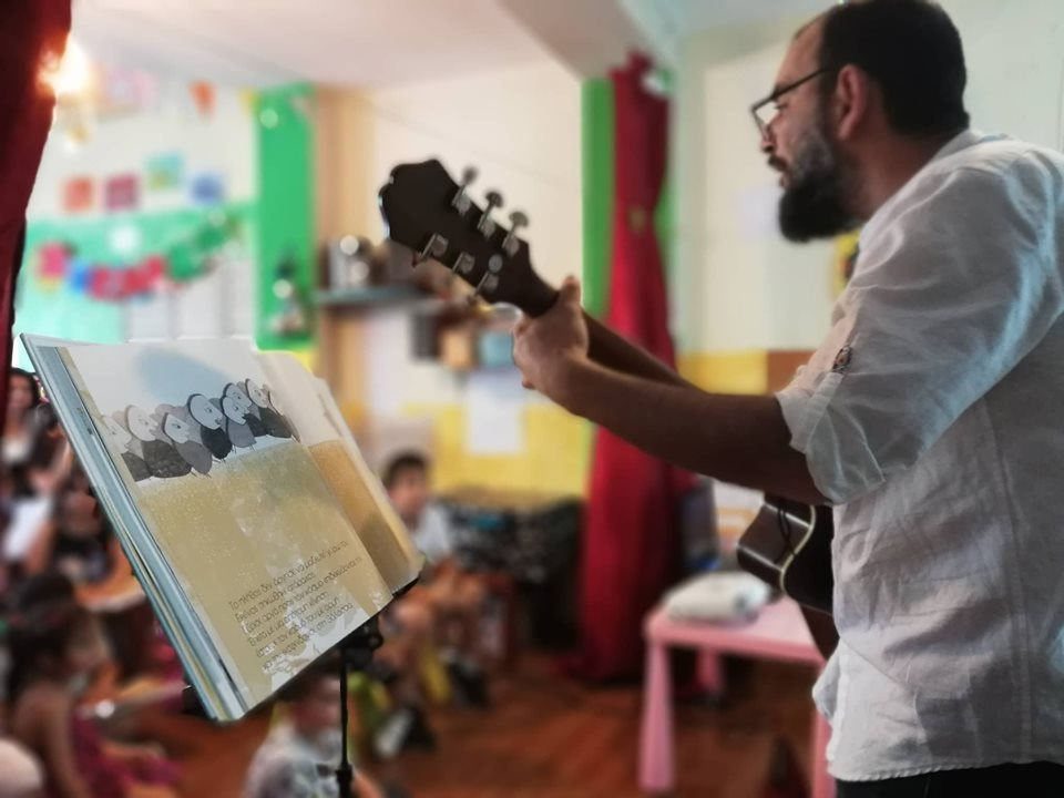 Μια «πέτρα» στο «Δάσος των χρωμάτων»