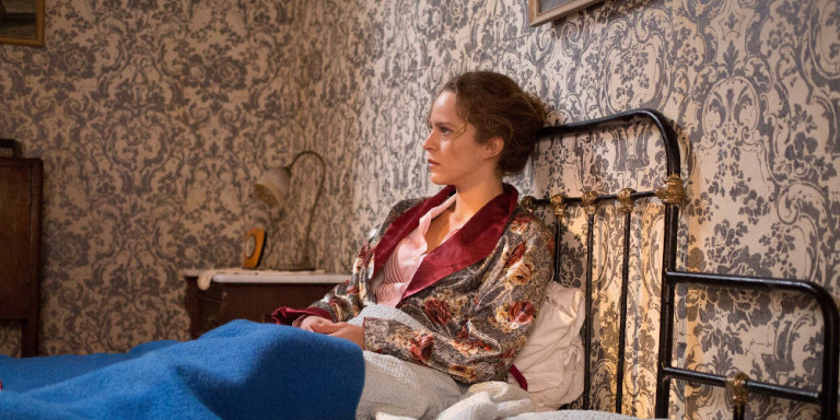 Άγριες Μέλισσες: Η Ελένη ζητά από τον Νικηφόρο να φύγει και να ξεχάσει το παιδί του