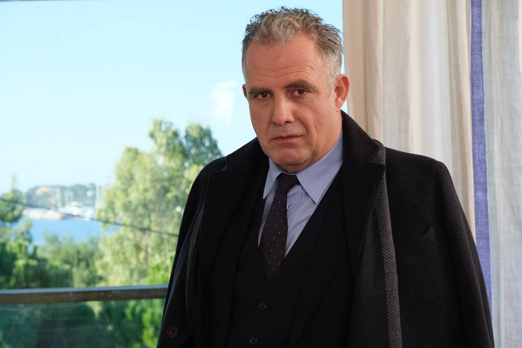 «Αν ήμουν πλούσιος»: Η Πέγκυ ζητάει από τον Μουρούνα να «καθαρίσει» τη Μελίνα και τον Πέτρο