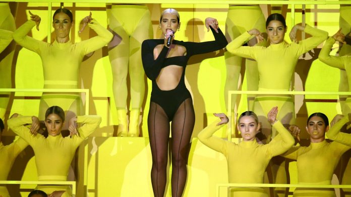 Πώς η Dua Lipa κατάφερε να γίνει η «Βασίλισσα της Καραντίνας»;