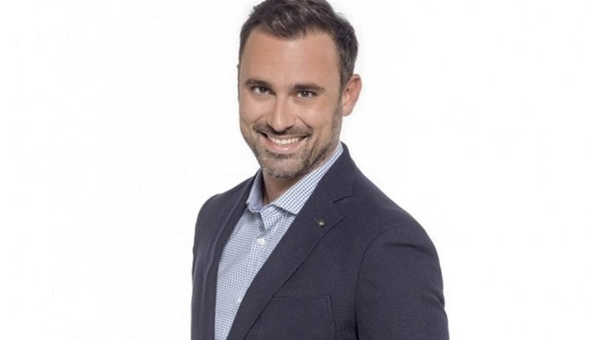 O Γιώργος Καπουτζίδης με δική του εκπομπή στην δημόσια τηλεόραση