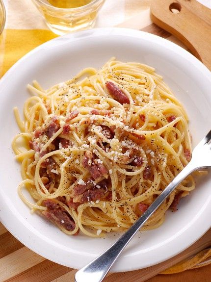 Καρμπονάρα κλασική με αβγό και καπνιστή πανσέτα