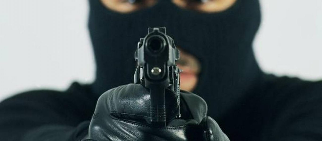 Αυτά είναι τα δικαιώματά σου αν κάποιος εισβάλει σπίτι σου - Τι θεωρείται νόμιμη άμυνα;