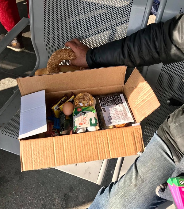 Οι «ΔΕΣΜΟΙ ΑΛΛΗΛΕΓΓΥΗΣ», δίπλα στους άστεγους του Πειραιά