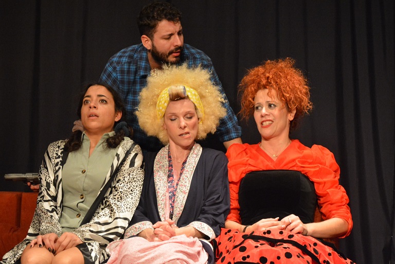 «Γιατί καλέ γειτόνισσα» (Ο γείτονας προηγείται του σπιτιού 3), στο ProjectR stage