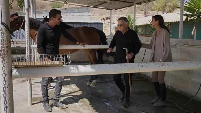 3gh tis elias manos ioulia isidoros 696x392