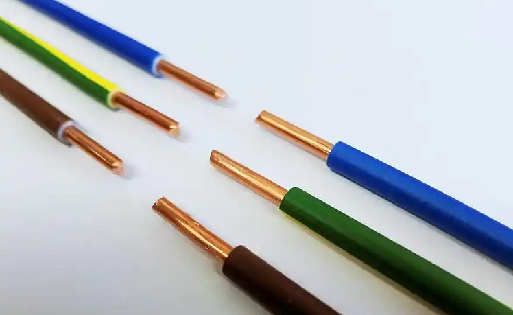 Γυμνά καλώδια με ρεύμα αντί για χρήματα θα λάβουν όσοι πολίτες χάσουν την προθεσμία για το Power Pass