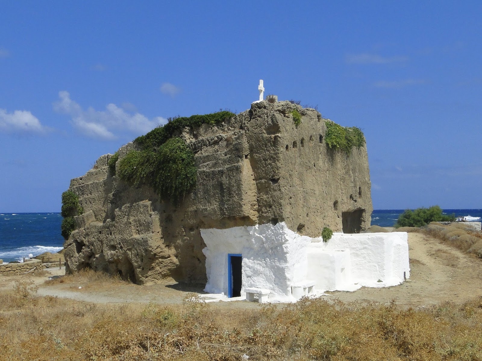 Τα Πουριά της Σκύρου, με θέα τα Βρυκολακονήσια