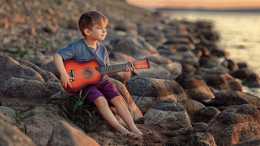 Παγκόσμιος Οργανισμός Υγείας: «Πάρτε τα τάμπλετ από τα παιδιά και δώστε τους μουσικά όργανα»