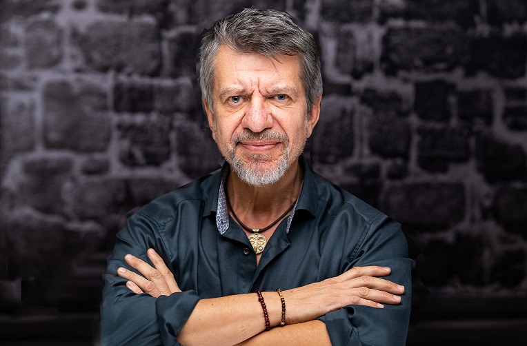 Μίλτος Παύλου: «…μέσα στη δίνη αυτών των μοναδικών κρίσεων, οι νέες γενιές, υπόσχονται την υπέρβαση»