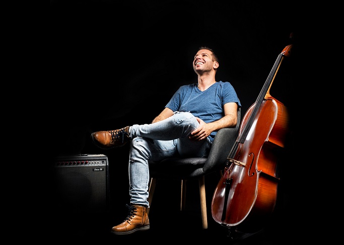 Άρης Ζέρβας: Ο τσελίστας των ήχων των αισθήσεων