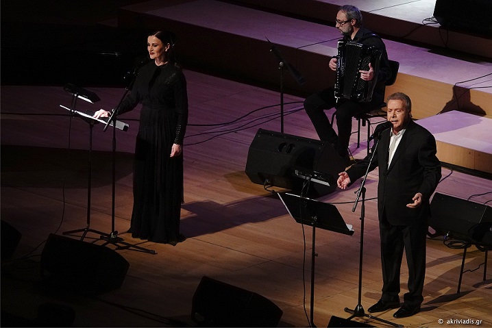 Οι ποιητές μας τραγουδούν. Ανθολογία της ελληνικής μελοποιημένης ποίησης με τον Μανώλη Μητσιά και την Καρυοφυλλιά Καραμπέτη. Αίθουσα Χρήστος Λαμπράκης, 21/03/2023